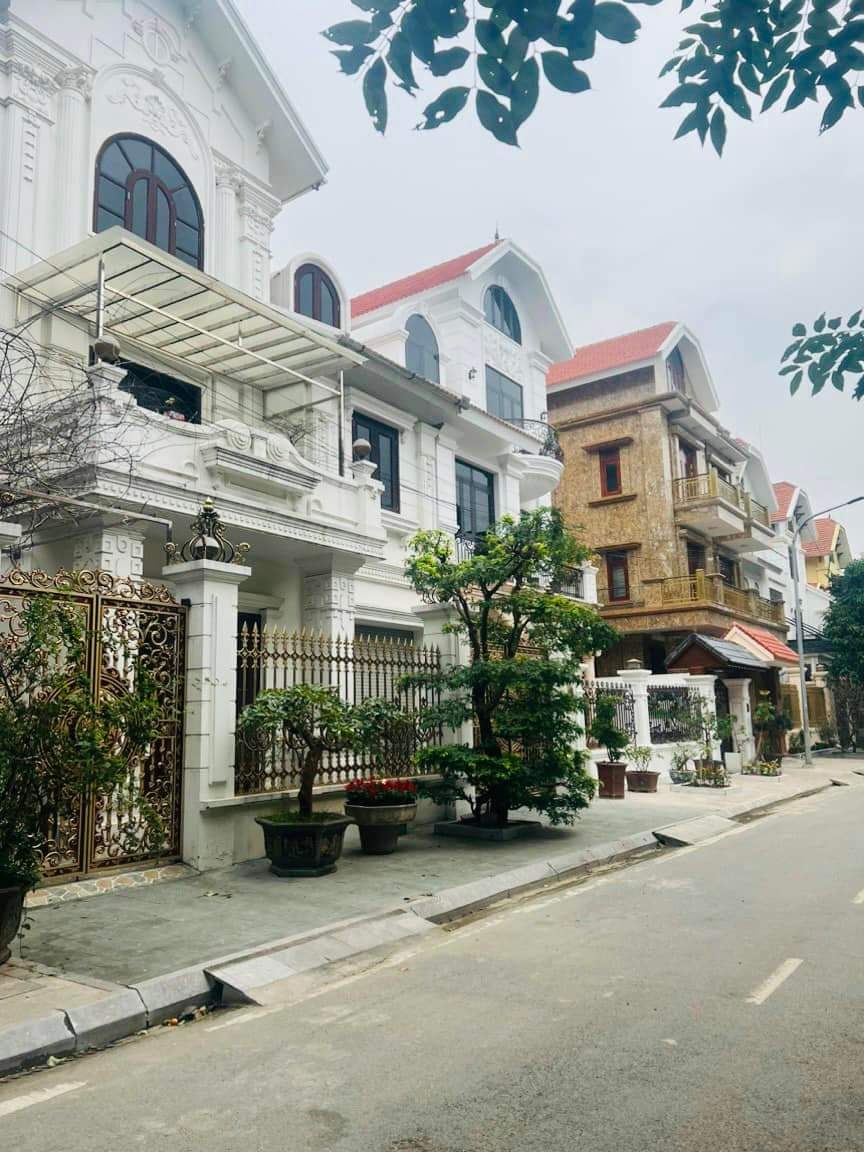 Bán Biệt thự Thiên Đường Bảo Sơn, An Khánh, Hoài Đức, diện tích 200m2, 4 tầng, mặt tiền 11m, giá 22 tỷ. Lh 0912929280