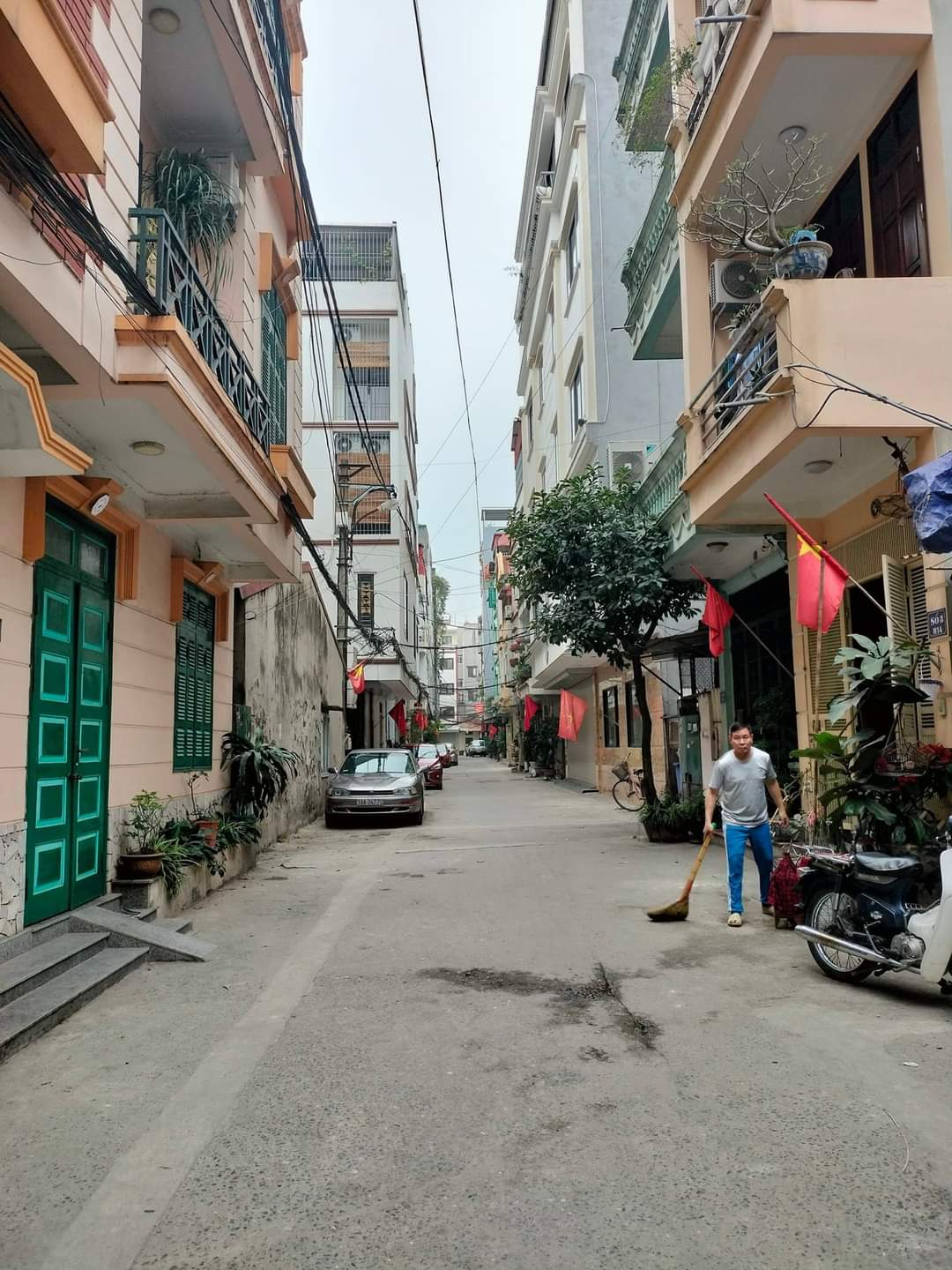 NHÀ ĐẸP TRUNG TÂM CẦU GIẤY - DÂN XÂY CHẮC CHẮN - NHÀ RỘNG - Ở SƯỚNG