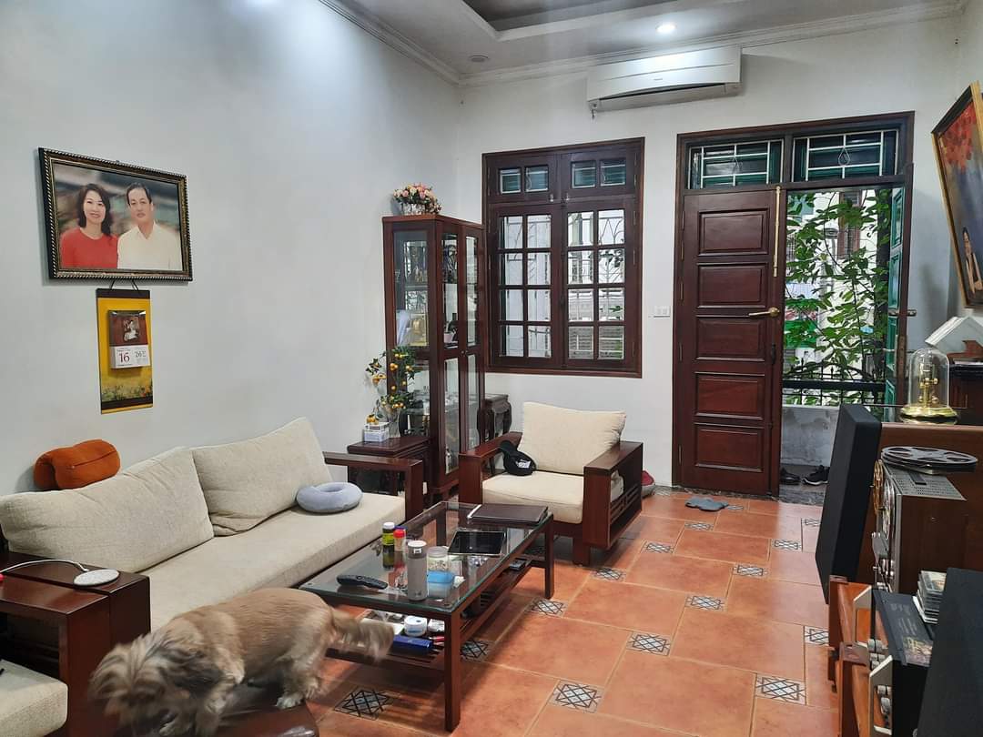 Bán nhà. Hoàng quốc việt. Phân lô. Ôtô tránh. Gara. Vỉa hè. Gần phố. Kd đỉnh. Dân trí cao. Trung tâm quận