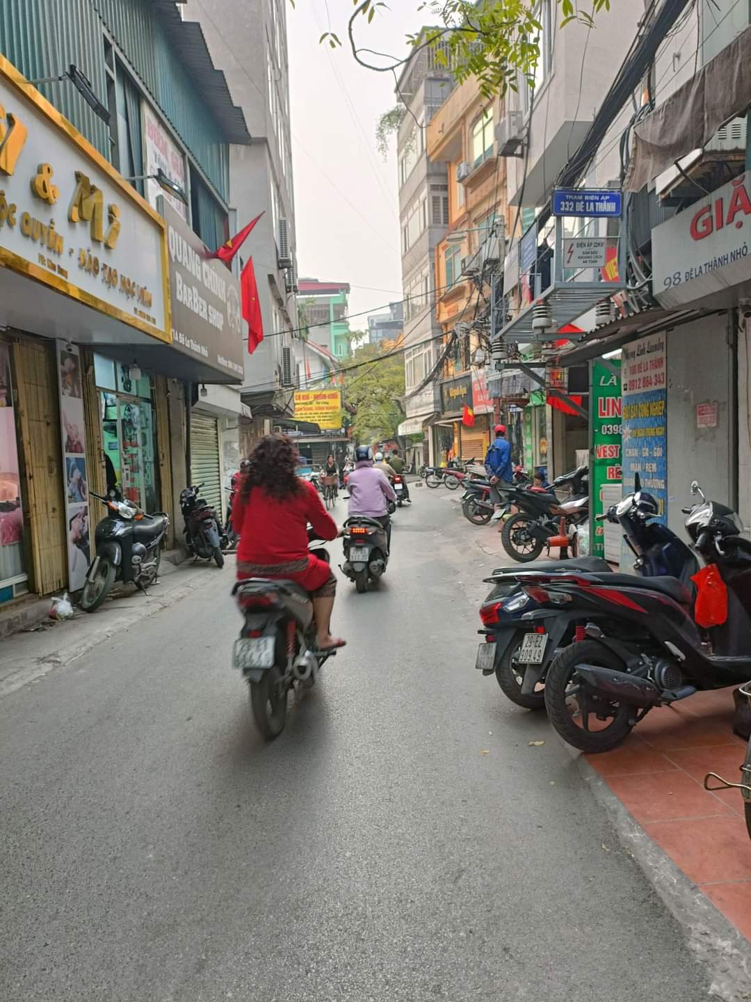 Bán nhà Đê La Thành, Đống Đa gần Xã Đàn,ngõ nông rộng thoáng. Dt: 35m², 5 tầng, Mt 3.9m, giá: 4.5 tỷ.