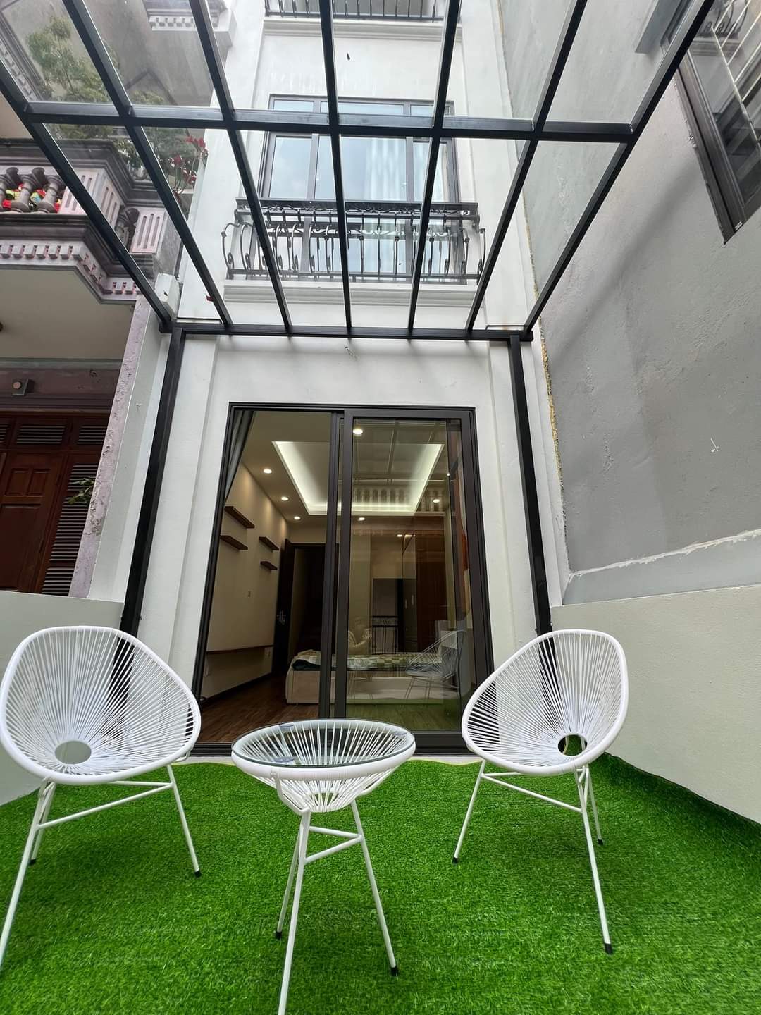 BÁN NHÀ HOÀNG QUỐC VIỆT, ÔTÔ ĐỖ CỬA, KINH DOANH.