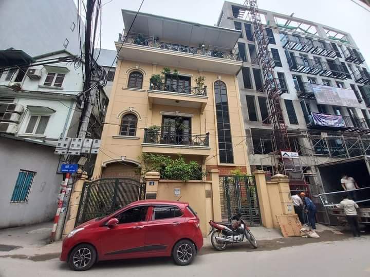 Bán nhà MP Tây Hồ 138m2, MT 10m giá 50 tỷ