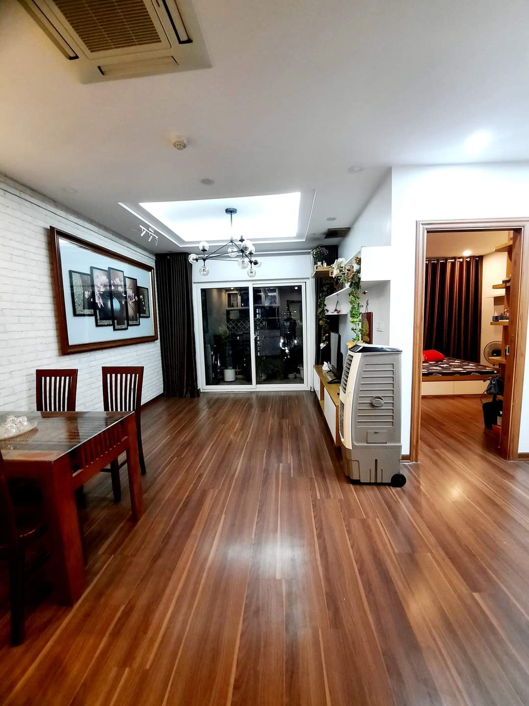 Bán rẻ căn hộ chung cư 89 Phùng Hưng Hà Đông.Diện tích 82m2, 3ngủ.Tặng lại toàn bộ nội thất.Sổ đỏ giao dịch ngay.Giá chỉ 2.28 tỷ