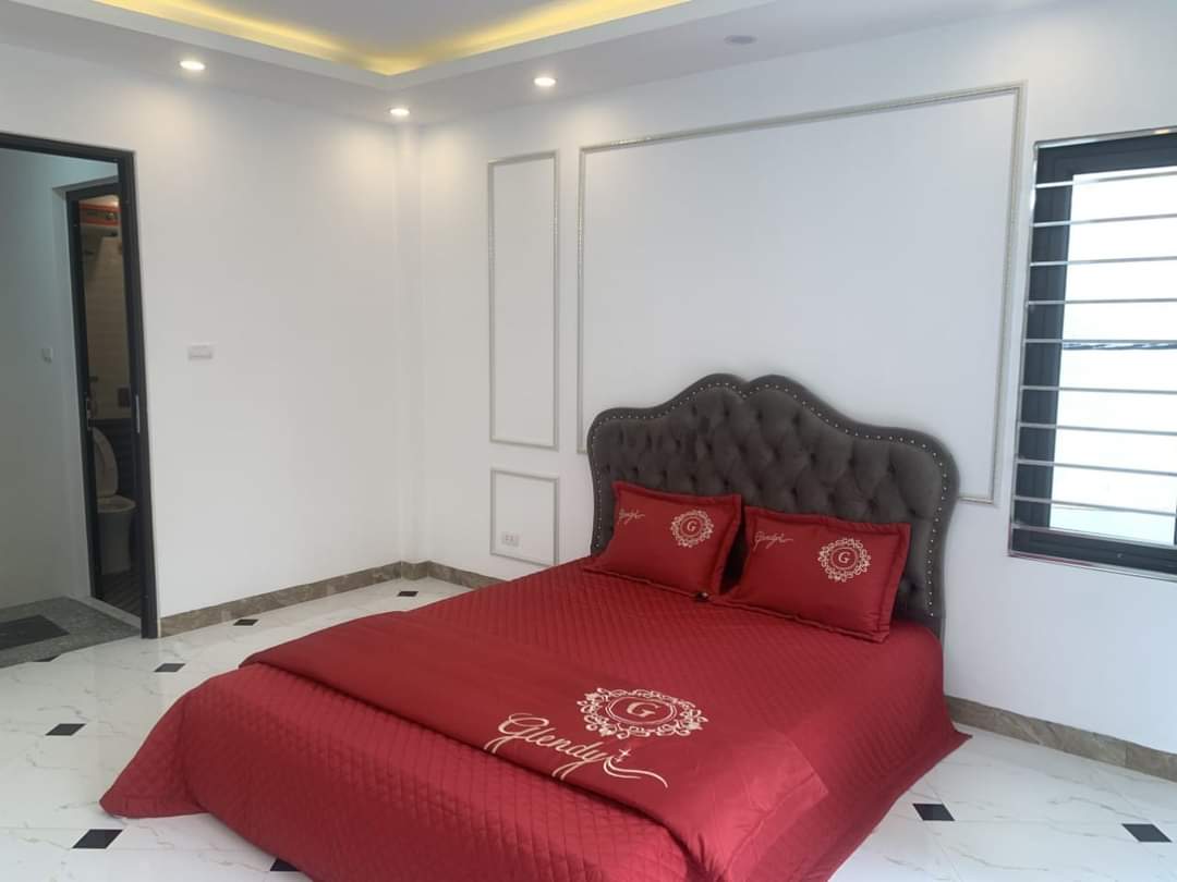 Mặt phố Nguyễn Lương Bằng, 33m2, 6 tầng chỉ 10.2 tỷ, vỉa hè rộng, kinh doanh sầm uất