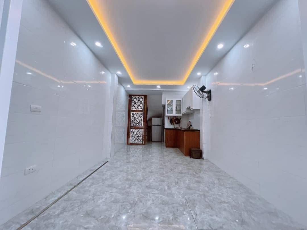 Giá chỉ 2.1 tỷ Định Công Thượng, Hoàng Mai. Giáp Thanh Xuân.Nhà đẹp ở ngay 3PN - ô tô đỗ 15m - ngõ thông.