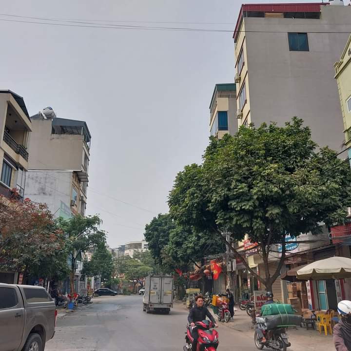 BÁN NHÀ HÀ ĐÔNG MẶT PHỐ , VỈA HÈ RỘNG . KHU MẬU LƯƠNG KIẾN HƯNG