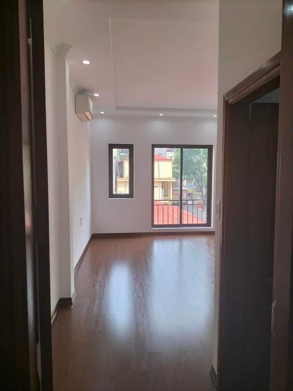 VỊ TRÍ ĐẮC ĐỊA _NGUYỄN CHÁNH _CẦU GIẤY _NHÀ MẶT NGÕ TO NHƯ MẶT PHỐ – KINH DOANH – SỔ HOA HẬU