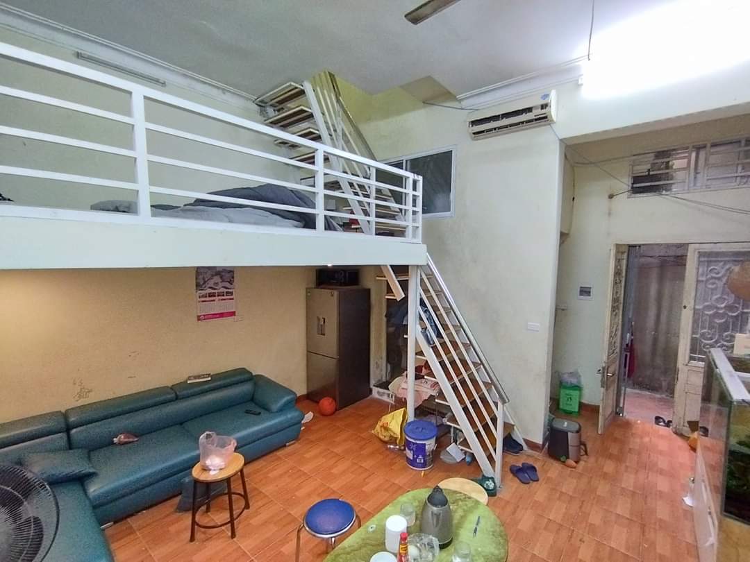 NHÀ ĐẸP 2 Tầng, SỔ RIÊNG, Ở LUÔN 35m2, MT 4.8m 2.4 tỷ Thịnh quang Đống Đa.