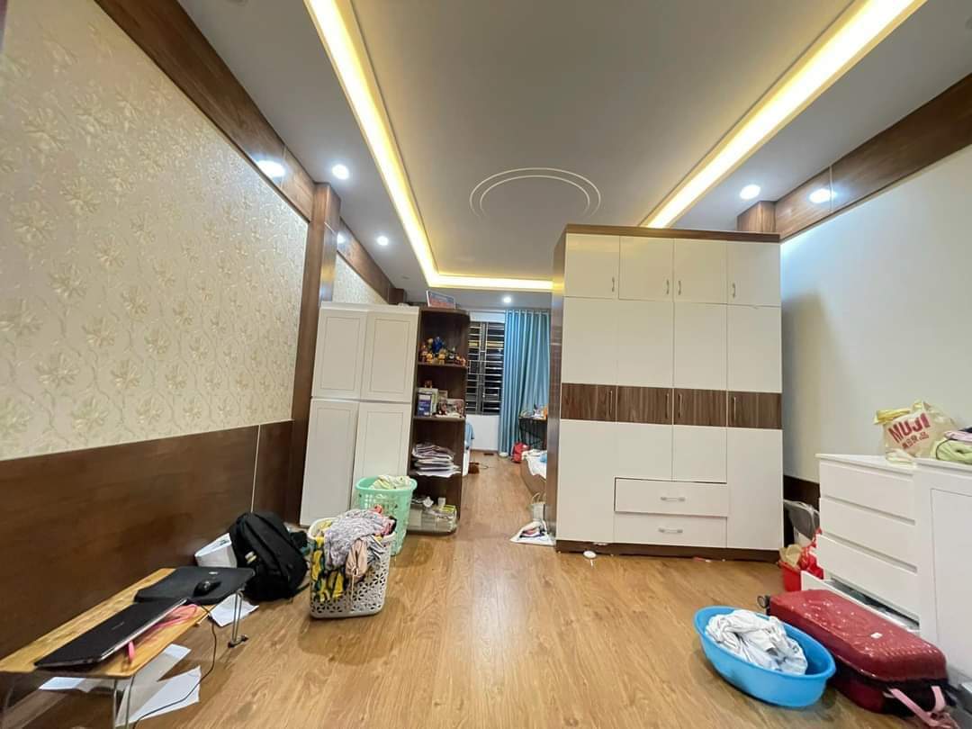 VỊ TRÍ ĐẮC ĐỊA - TRUNG TÂM QUẬN CẦU GIẤY - LÔ GÓC - TÒA NHÀ DỊCH VỤ CAO CẤP CHO THUÊ VỚI 28 PHÒNG FULL KHÉP KÍN VỚI 1 Cửa hàng cho thuê ở Tầng