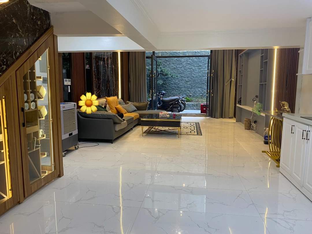 MẶT PHỐ _ QUẬN CẦU GIẤY . LÔ GÓC SIÊU ĐẸP - SIÊU THOÁNG - KINH DOANH VÔ ĐỐI - VỈA HÈ RỘNG NHƯ ĐƯỜNG - TIỀM NĂNG CỰC HÓT.