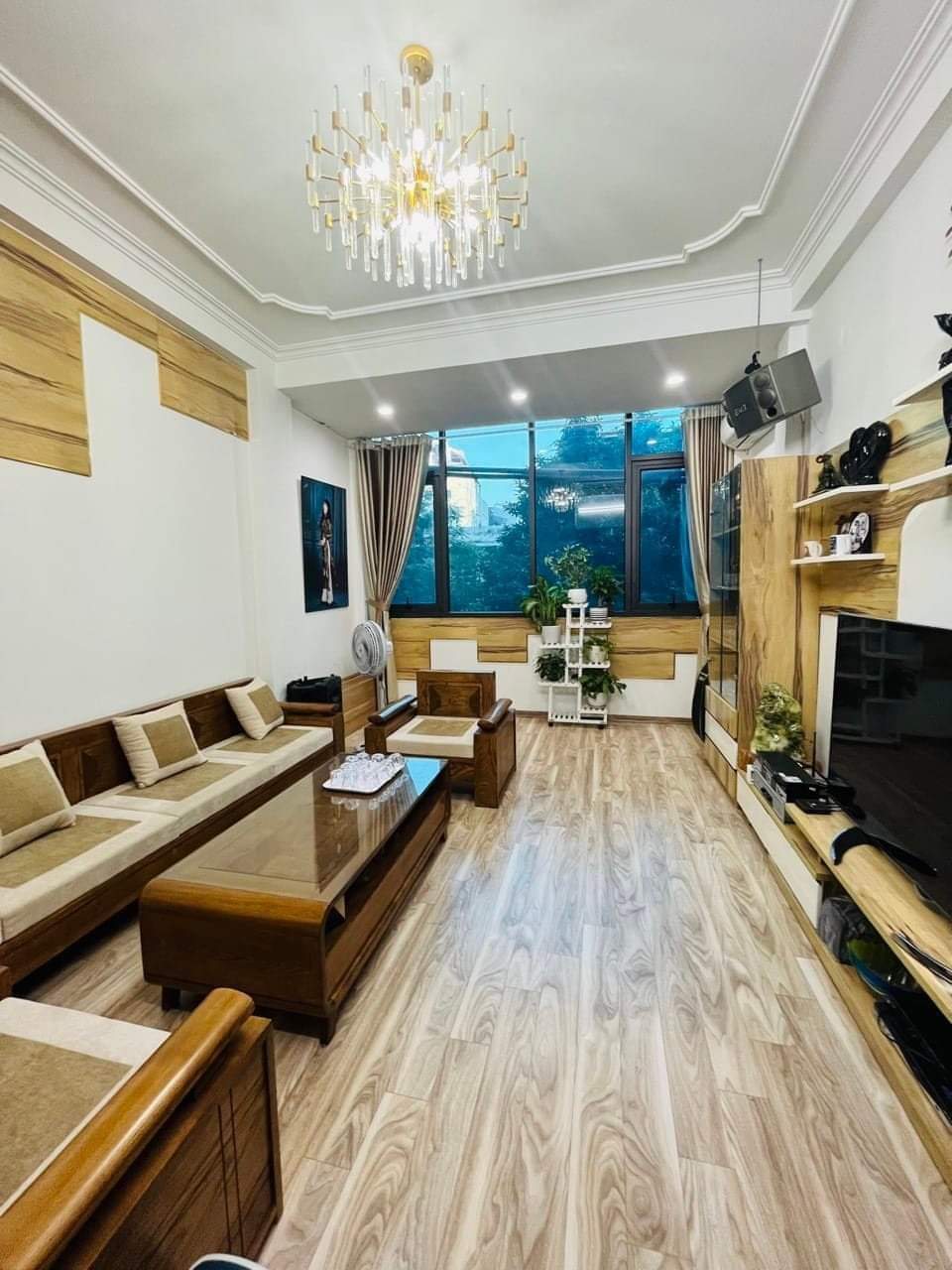 NHÀ MẶT PHỐ CỰC ĐẸP _ QUẬN ĐỐNG ĐA . LÔ GÓC SIÊU ĐẸP - SIÊU THOÁNG - KINH DOANH VÔ ĐỐI - VỈA HÈ RỘNG NHƯ ĐƯỜNG - TIỀM NĂNG CỰC HÓT.