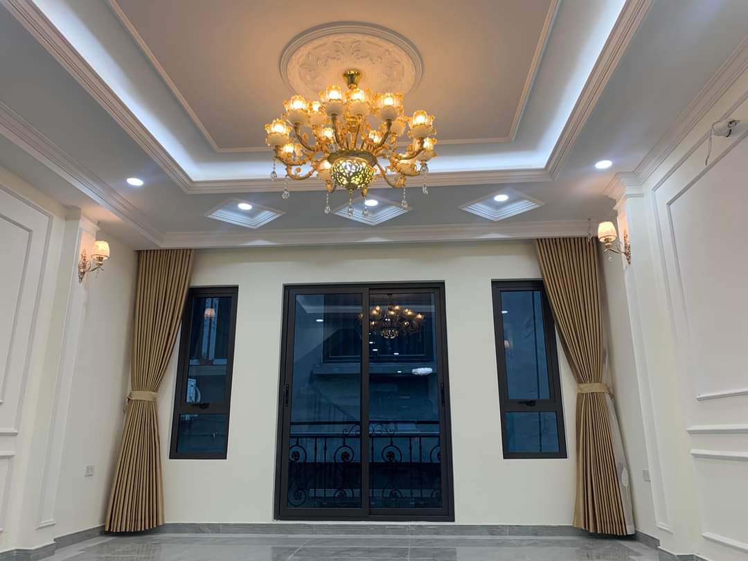 VỊ TRÍ ĐẮC ĐỊA, TRUNG TÂM QUẬN CẦU GIẤY, KINH DOANH SẦM UẤT, ÔTÔ ĐỖ CỬA.