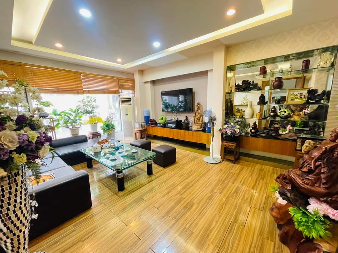 MẶT PHỐ CỰC NÉT _ QUẬN CẦU GIẤY . LÔ GÓC SIÊU ĐẸP - SIÊU THOÁNG - KINH DOANH VÔ ĐỐI - VỈA HÈ RỘNG NHƯ ĐƯỜNG - TIỀM NĂNG CỰC HÓT.