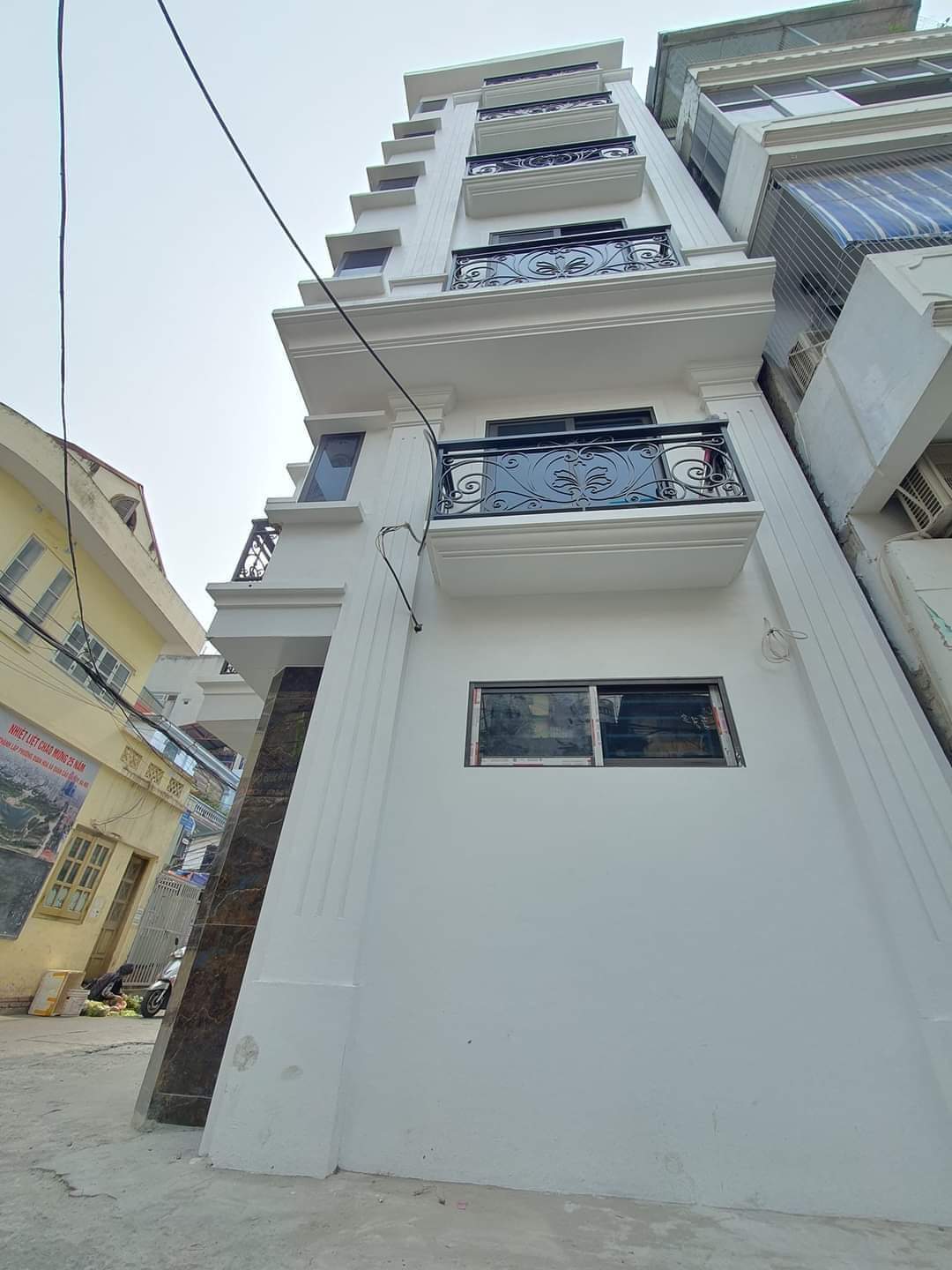 VỊ TRÍ ĐẮC ĐỊA_CẦU GIẤY_KINH DOANH - GARA - LÔ GÓC - Ô TÔ TRÁNH - THANG MÁY NHẬP.