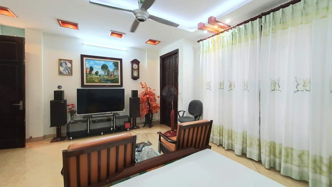 SIÊU PHẨM _ QUẬN CẦU GIẤY . LÔ GÓC SIÊU ĐẸP - SIÊU THOÁNG - KINH DOANH VÔ ĐỐI - VỈA HÈ RỘNG NHƯ ĐƯỜNG - TIỀM NĂNG CỰC HÓT.