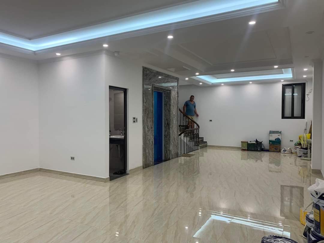 VỊ TRÍ ĐẮC ĐỊA, KINH DOANH SẦM UẤT, ÔTÔ ĐỖ CỬA.