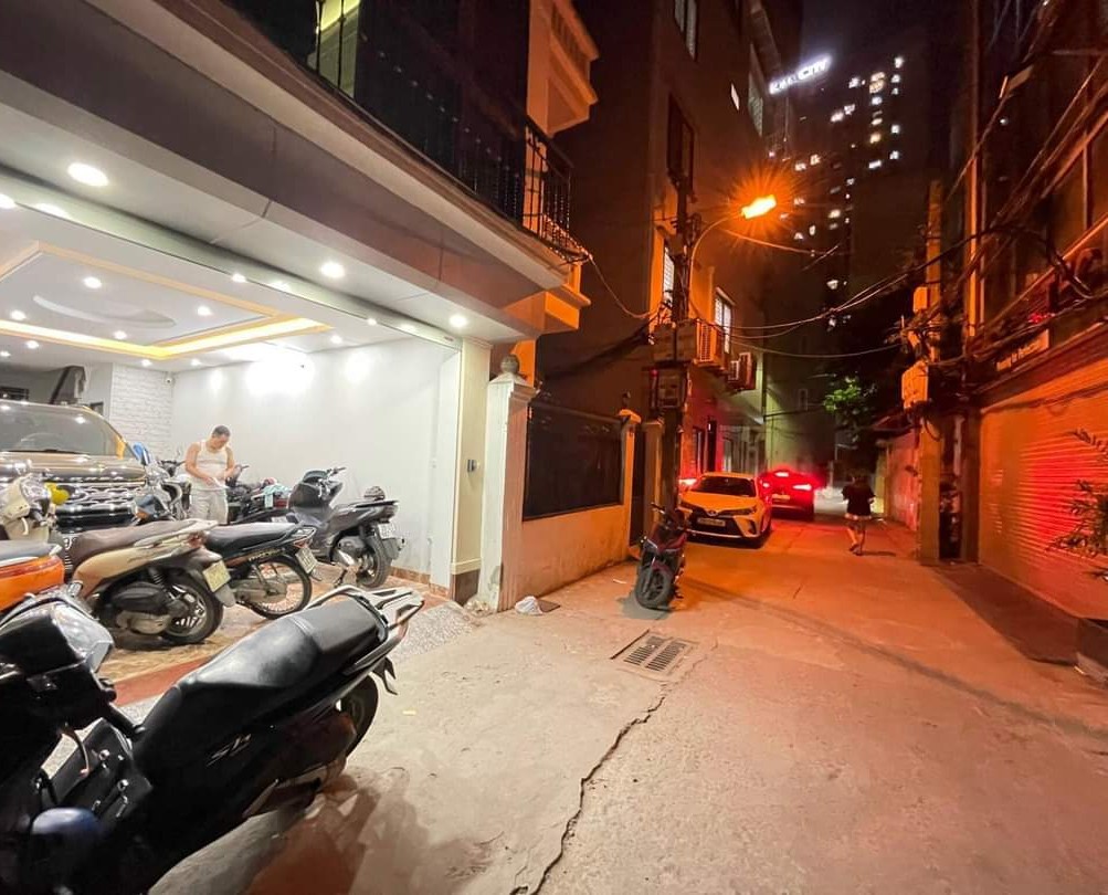 Bán nhà phố Trung Kính, 7 tầng thang máy, gara 7 chỗ, sổ phân lô, 46m2, mặt tiền 4.1m