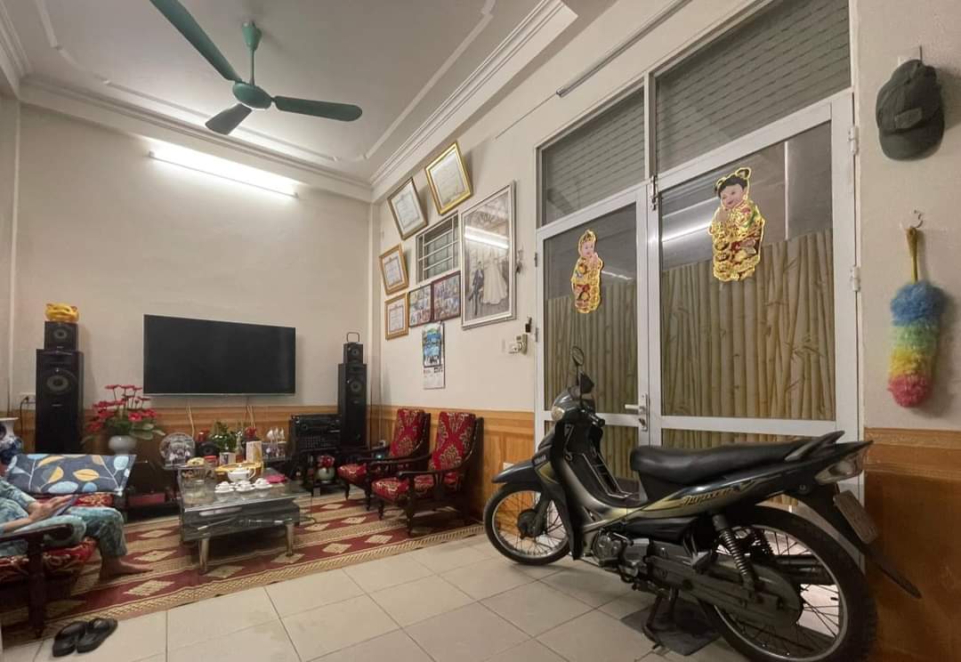 MẶT PHỐ KINH DOANH SẦM UẤT,LÔ GÓC 2 MẶT THOÁNG, ÔTÔ ĐỖ CỬA.