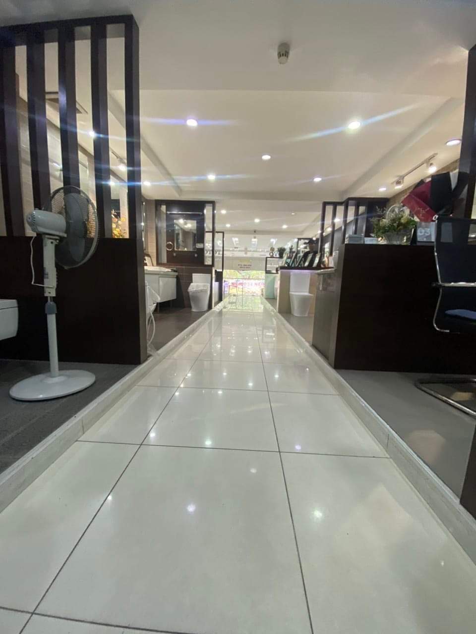 VỊ TRÍ ĐẮC ĐỊA _GIÁ CỰC TỐT TOÀ NHÀ VĂN PHÒNG MẶT PHỐ TÂY SƠN ĐỐNG ĐA HÀ NỘI.