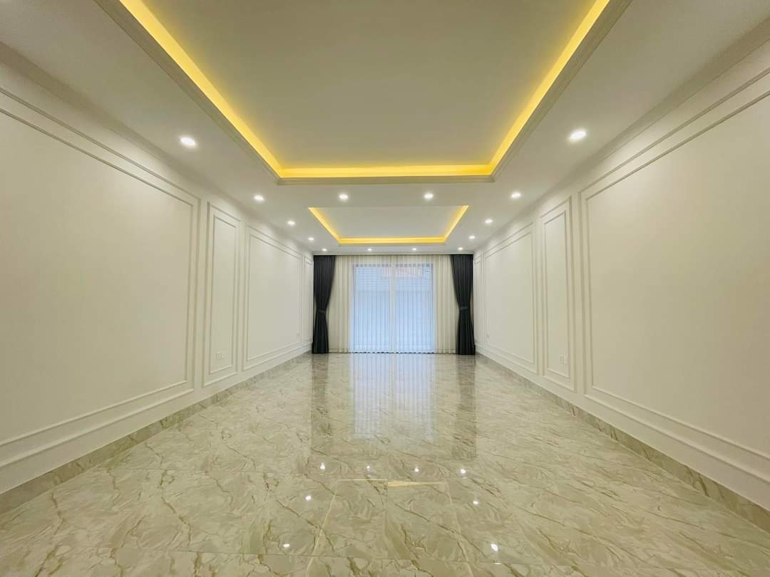 VỊ TRÍ ĐẮC ĐỊA, KINH DOANH SẦM UẤT, ÔTÔ TRÁNH.