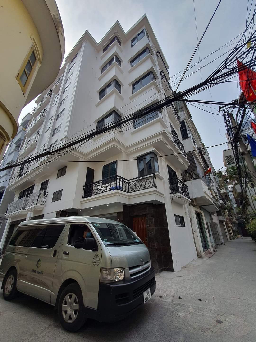 SIÊU PHẨM MẶT PHỐ _ QUẬN CẦU GIẤY . LÔ GÓC SIÊU ĐẸP - SIÊU THOÁNG - KINH DOANH VÔ ĐỐI - VỈA HÈ RỘNG NHƯ ĐƯỜNG.