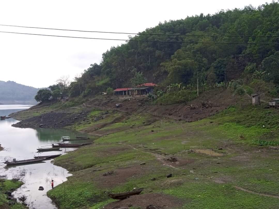 CẦN BÁN NHANH MẢNH ĐẤT BÁM HỒ TẠI SUỐI HOA GIÁ HẠT RẺ