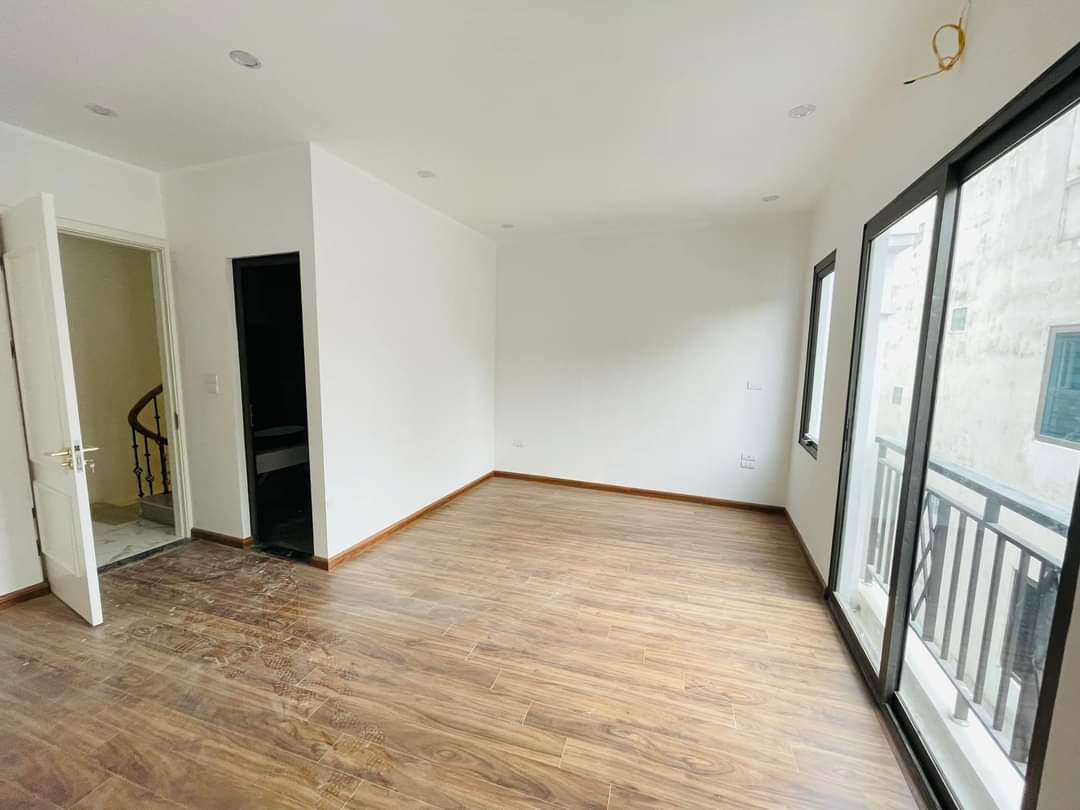 BÁN NHÀ VÕNG THỊ TÂY HỒ, DT 35M, 6 TẦNG, GIÁ 6,7 Tỷ.