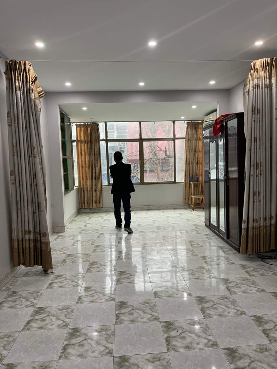 CHÍNH CHỦ BÁN NHÀ MẶT PHỐ NGÕ TRẠM - HOÀN KIẾM 100m X5 TẦNG - MẶT TIỀN 4,5m - GIÁ: 42 TỶ