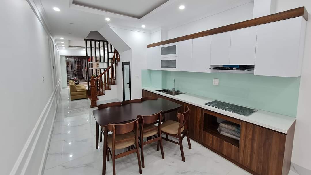 Gara ô tô, Ngọc Thụy,Long Biên. 43m2, 5 tầng, MT 3,6m.Siêu đẹp,oto tránh.