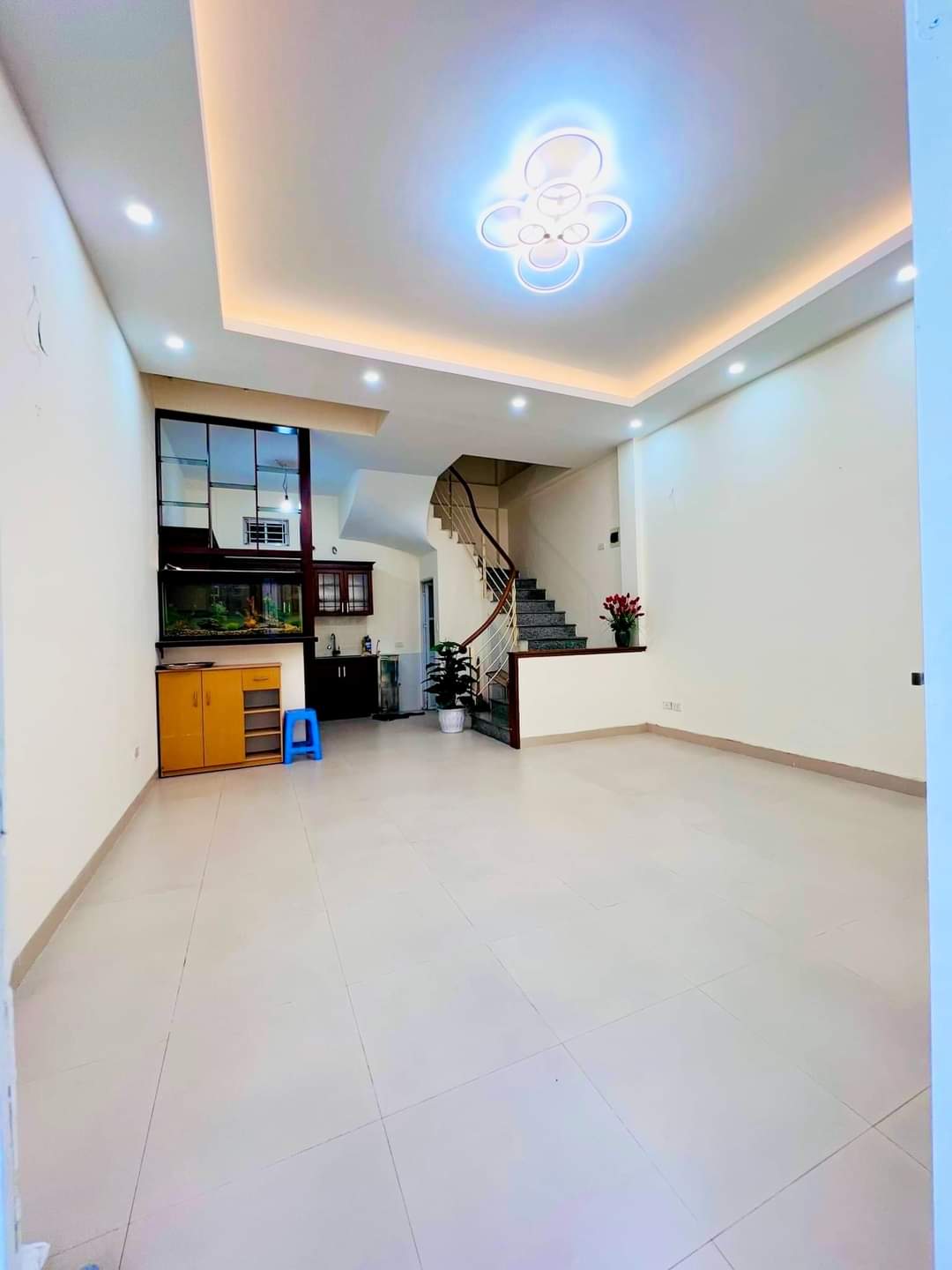 Bán nhà Ngọc Thụy,Long Biên. 52m2 4tầng.Dân xây , mới,đẹp,ở luôn