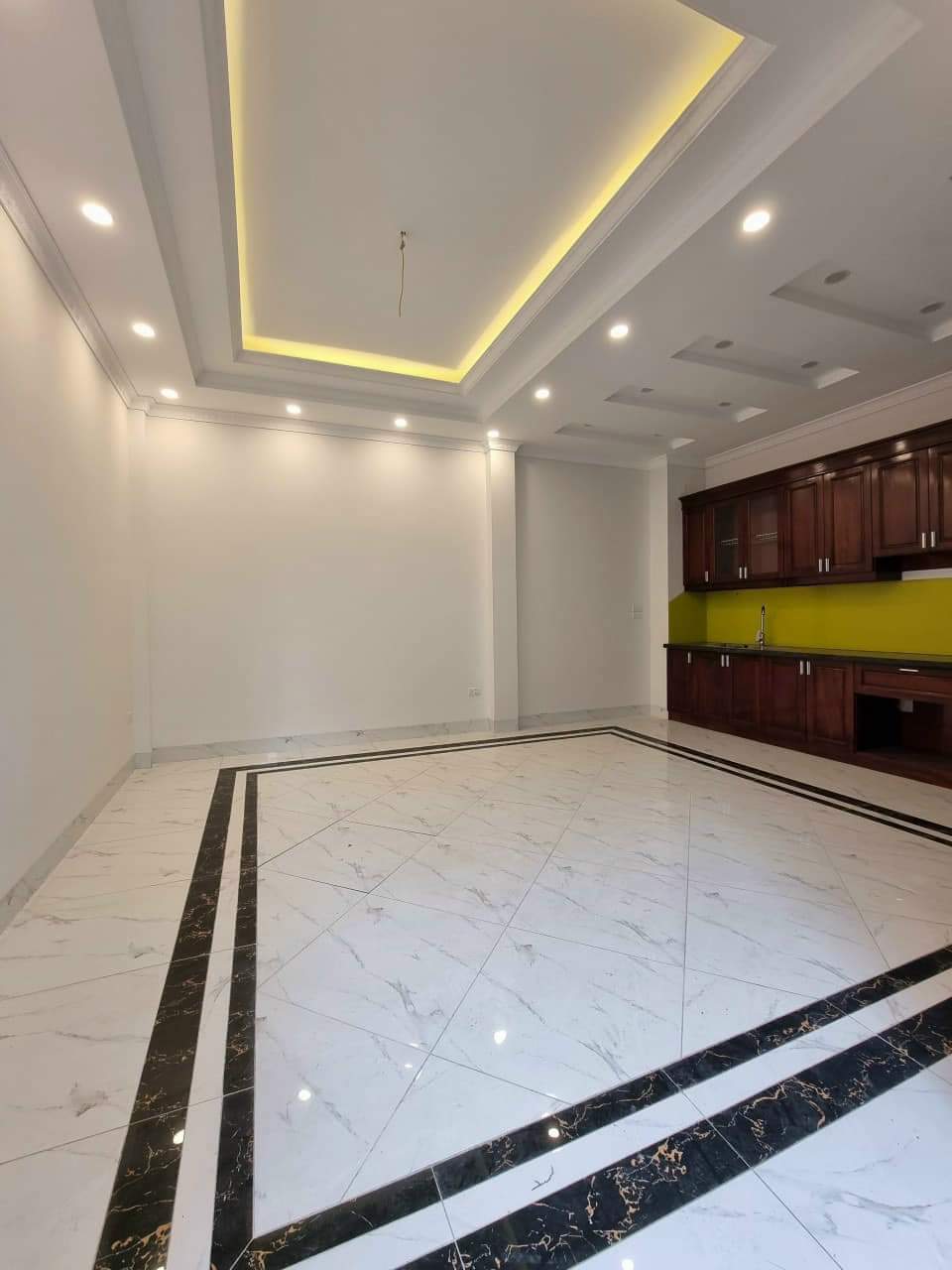 Cực hiếm Bát Khối, Long Biên. 30m2 ,5 tầng, MT3,4. Oto ,kinh doanh