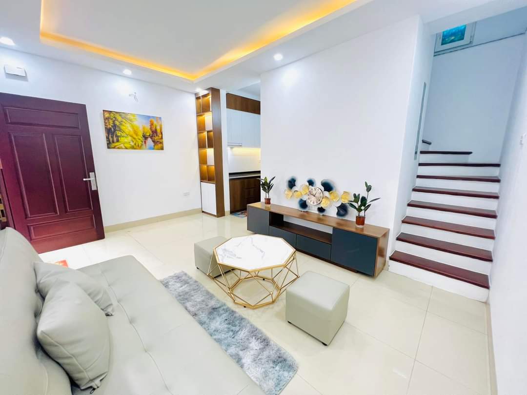 Giá siêu rẻ phố Long Biên. 30m2 . 2 tầng, MT 5m.View Hồ, oto