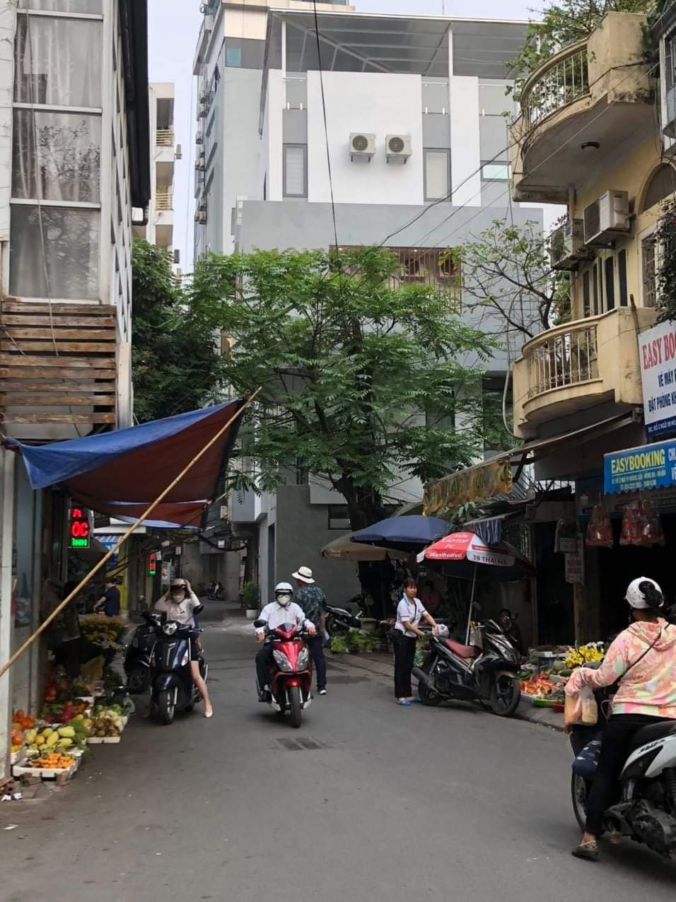 Biệt thự đẳng cấp 5 tầng _cầu thang máy