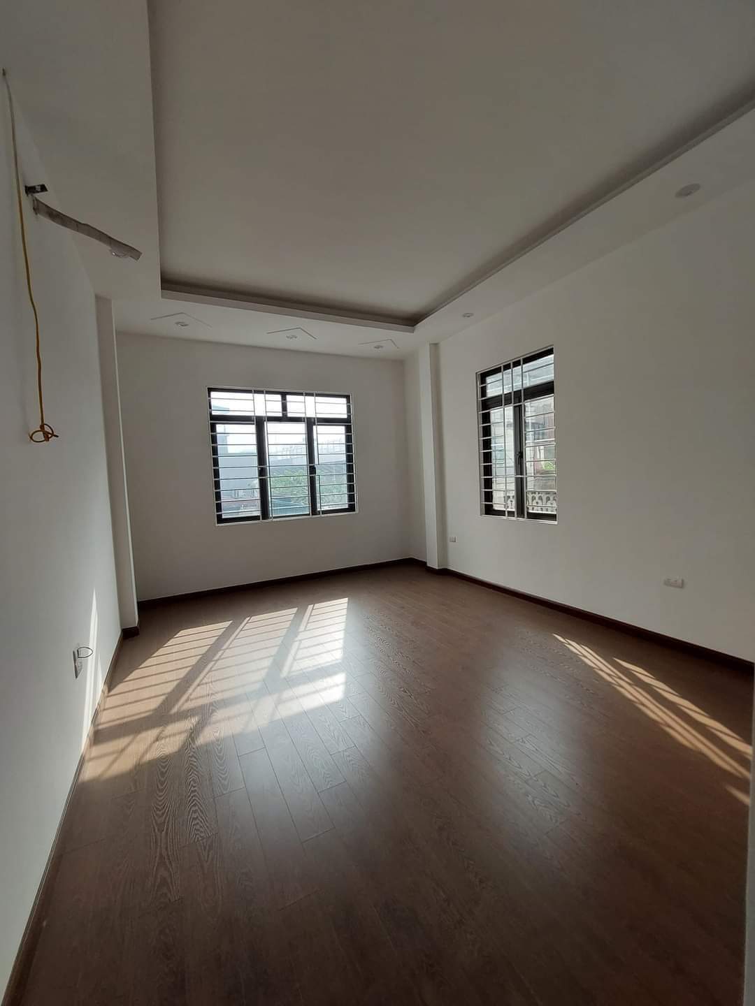 LÔ GÓC 3 THOÁNG - Ô TÔ ĐỖ CỬA - 10M RA MẶT PHỐ ĐẠI LA - KINH DOANH