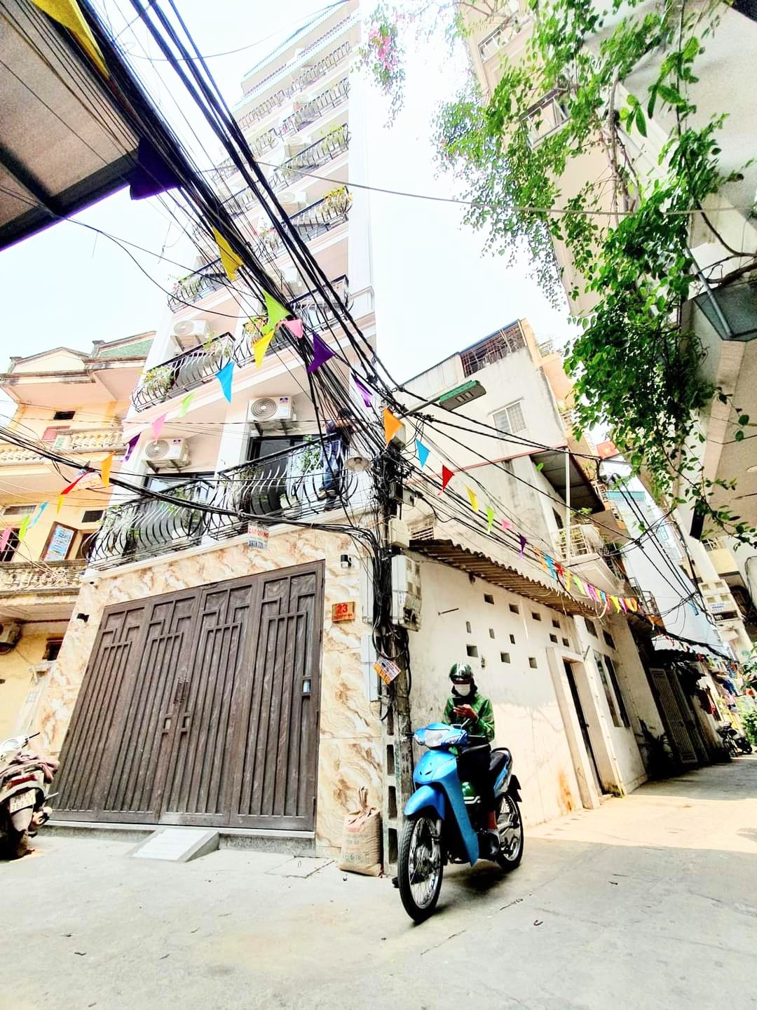 Bán toà căn hộ dịch vụ xuân đỉnh 60m2x8 tầng,thang mây xịn,mặt tiền 5,8m ô tô đỗ cửa,14 căn hộ lợi nhuận 80t/tháng,chào giá 10,5 tỷ