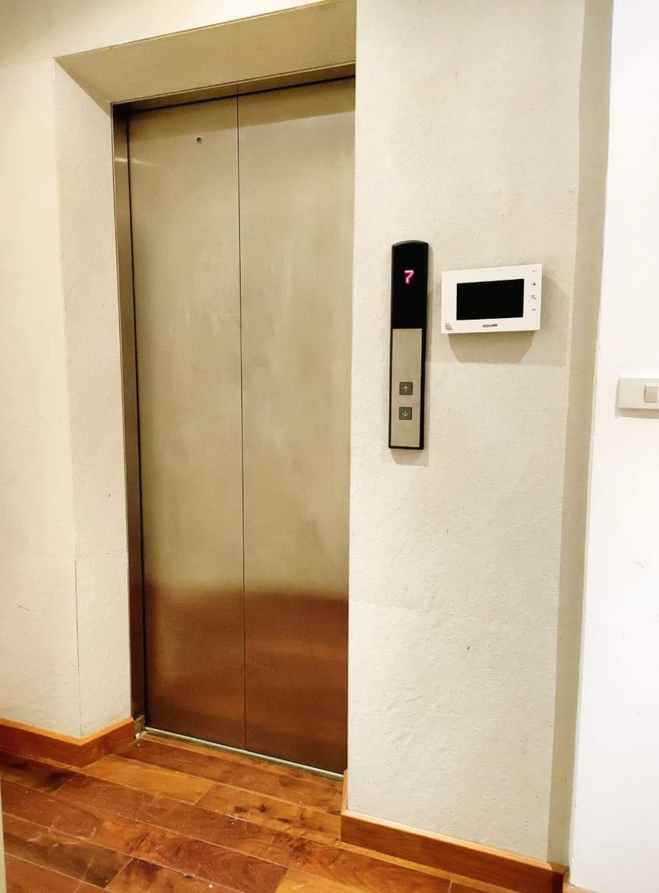 VỊ TRÍ ĐẮC ĐỊA, MẶT PHỐ VÕNG THỊ TÂY HỒ KINH DOANH,ÔTÔ TRÁNH 8 TẦNG THANG MÁY.