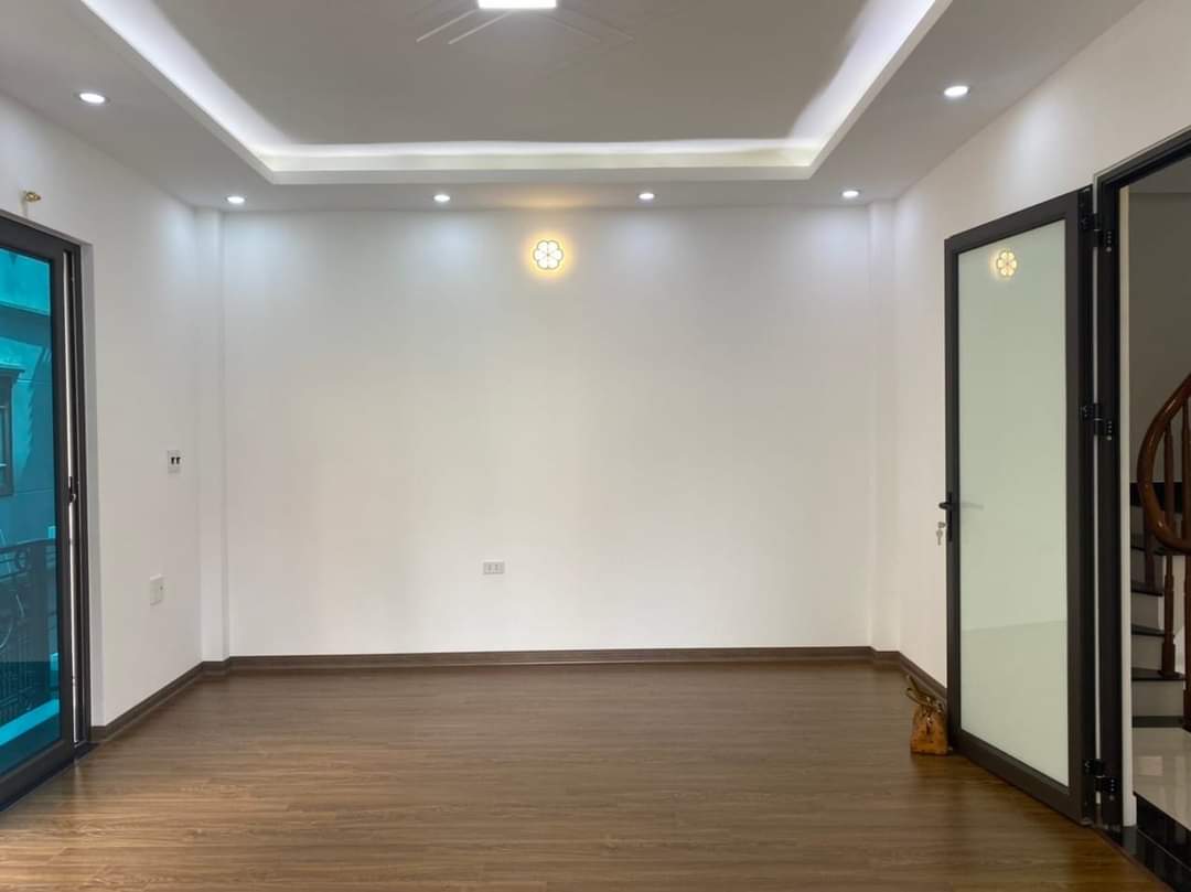 NHÀ ĐẸP 5 TẦNG, CHU HUY MÂN, LB, CHỈ 5.3 TỶ, LÔ GÓC, GARA