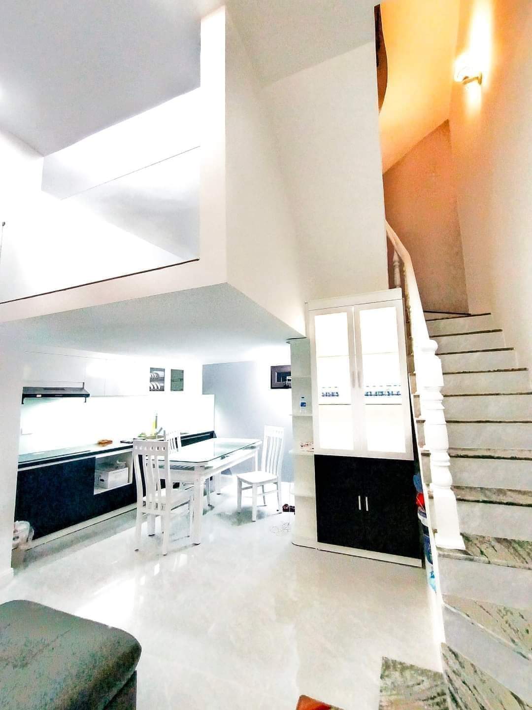 Hoa khôi phố Ngọc Thụy, Long Biên chỉ 3,65tỷ . 43m2 , MT 4.8m. Oto,vườn hoa.