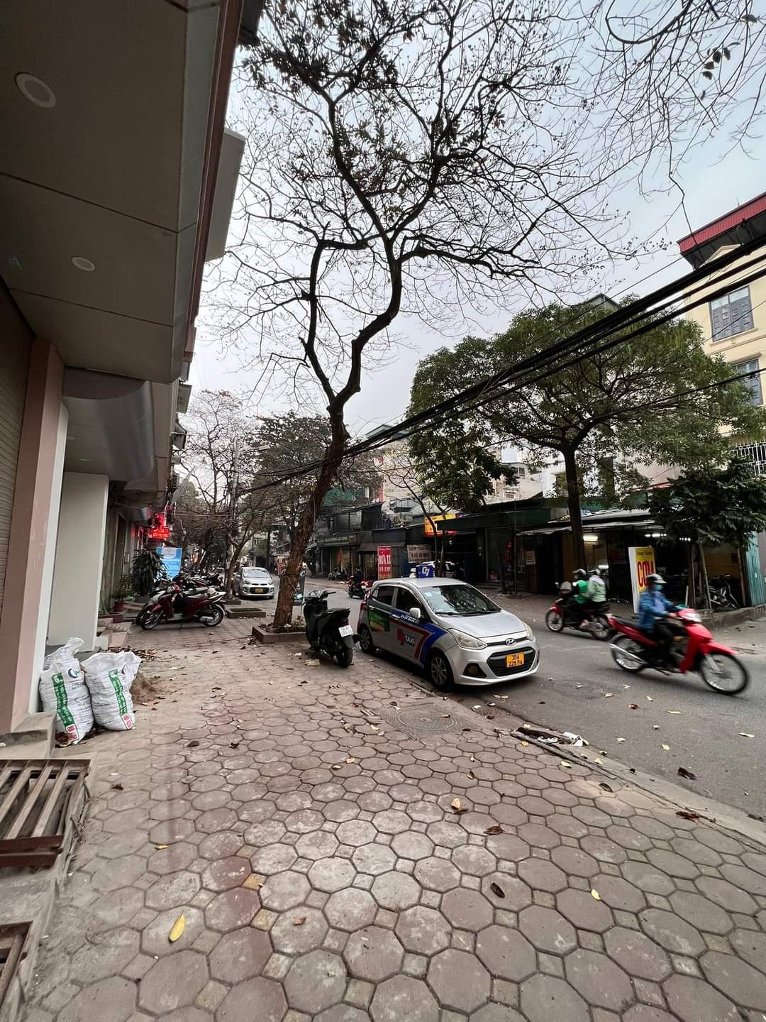 BÁN NHÀ MỚI PHỐ KIM ĐỒNG - 6 TẦNG THANG MÁY - Ô TÔ TRÁNH - VỈA HÈ - MẶT TIỀN RỘNG - KINH DOANH