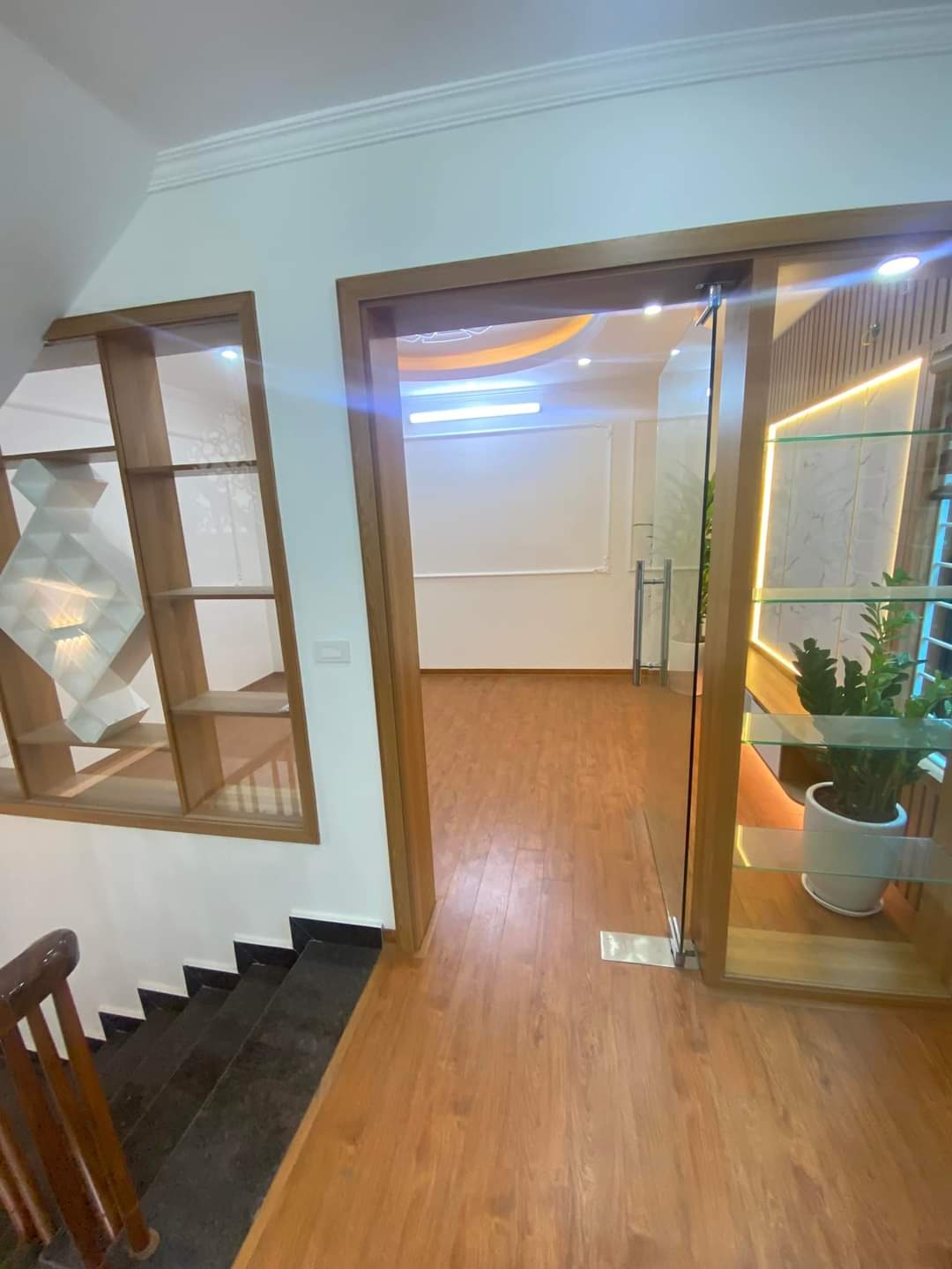 NHÀ ĐẸP TẠI KHƯƠNG ĐÌNH 54M GIÁ 5TỶ 4 NHÀ SÁT PHỐ TRUNG TÂM _NGÕ RỘNG 20m Ra Mặt Phố