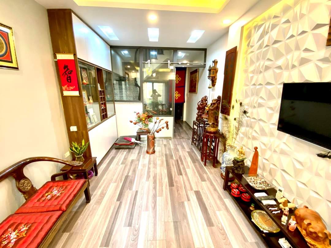 Hoa hậu Bồ Đề,Long Biên. 40m2 , 5 tầng , MT3.3m.Full nội thất, kinh doanh.Nhỉnh 4,5M