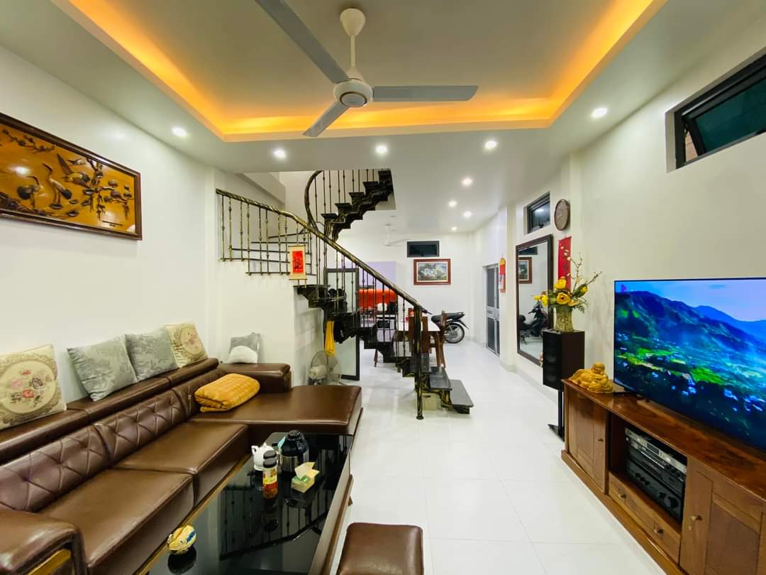 NHÀ ĐẸP THỤY KHUÊ, TÂY HỒ, LÔ GÓC 3 MẶT THOÁNG, DT 39M, GIÁ 5.5 TỶ.