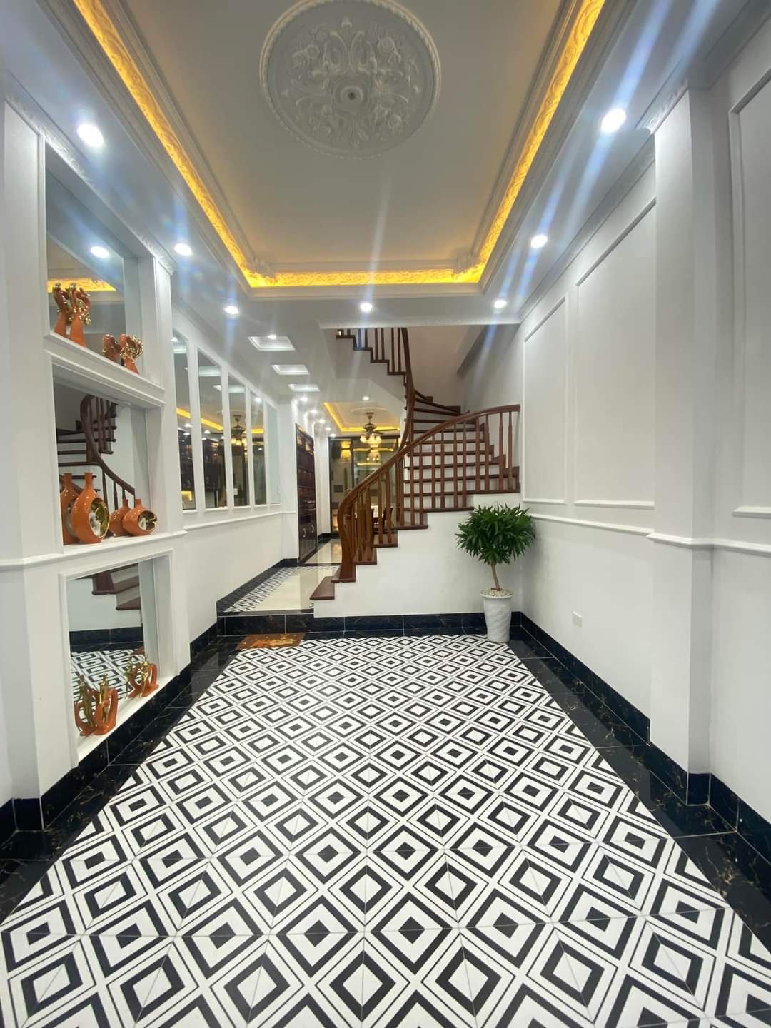 Siêu phẩm Ngõ 67 Thái Thịnh 45m2, 4 tầng, nhà đẹp như khách sạn, nội thất sịn sò, ngõ thông, kinh doanh, 40m ra ô tô.