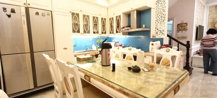 Bán nhà Hoàng Cầu 55m 5T MT 5m vỉa hè hơn 19 tỷ