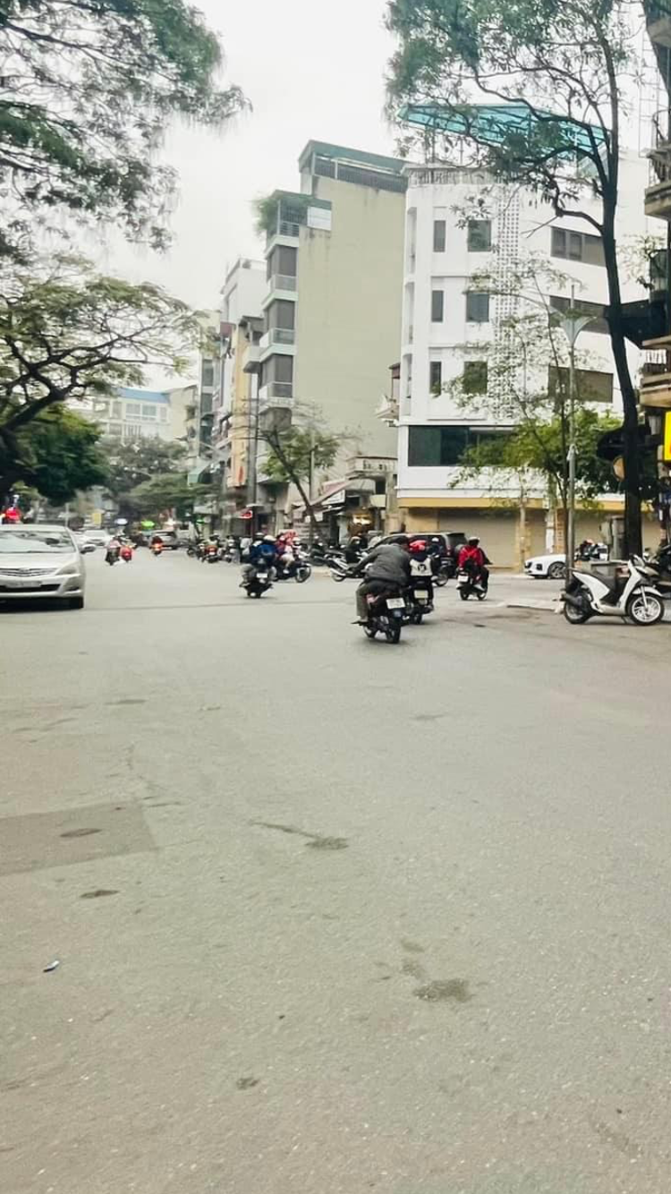 Bán nhà mặt phố Vọng, Hai Bà Trưng. Dt 40m2, 3 tầng, giá 11.8 tỷ-ko quy hoạch