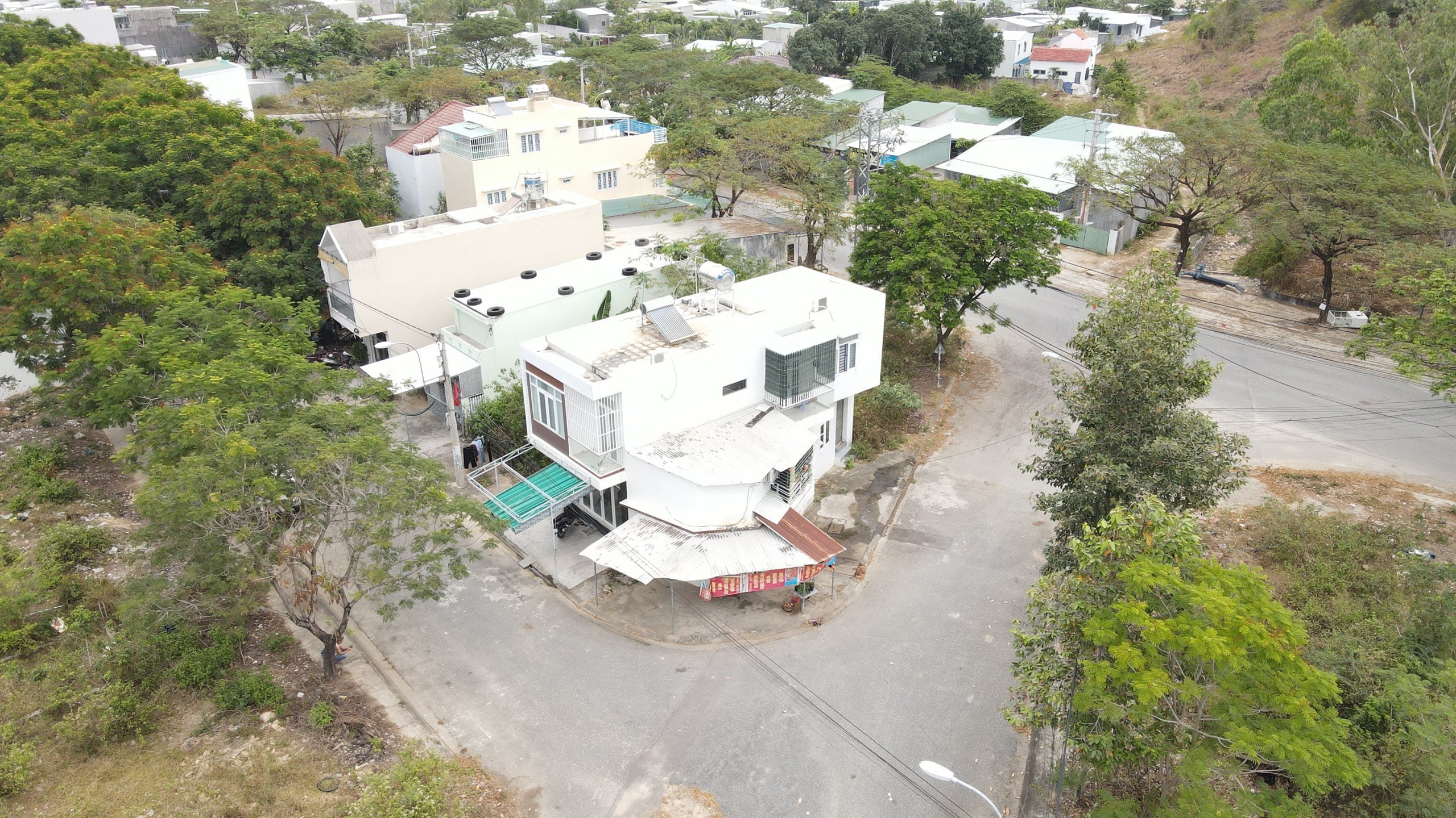 Nhà góc Vĩnh Thái, Tp Nha Trang đường 22m và vòng cung 13m