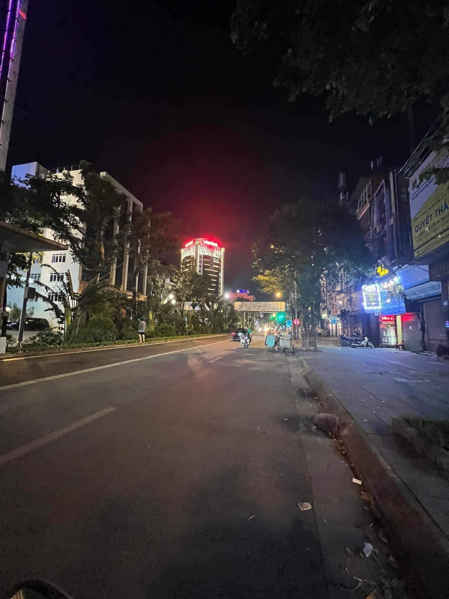 ĐẤT VIP Ở GIẢNG VÕ, QUẬN BA ĐÌNH, BẤT NGỜ 80M CHỈ HƠN 5 TỶ