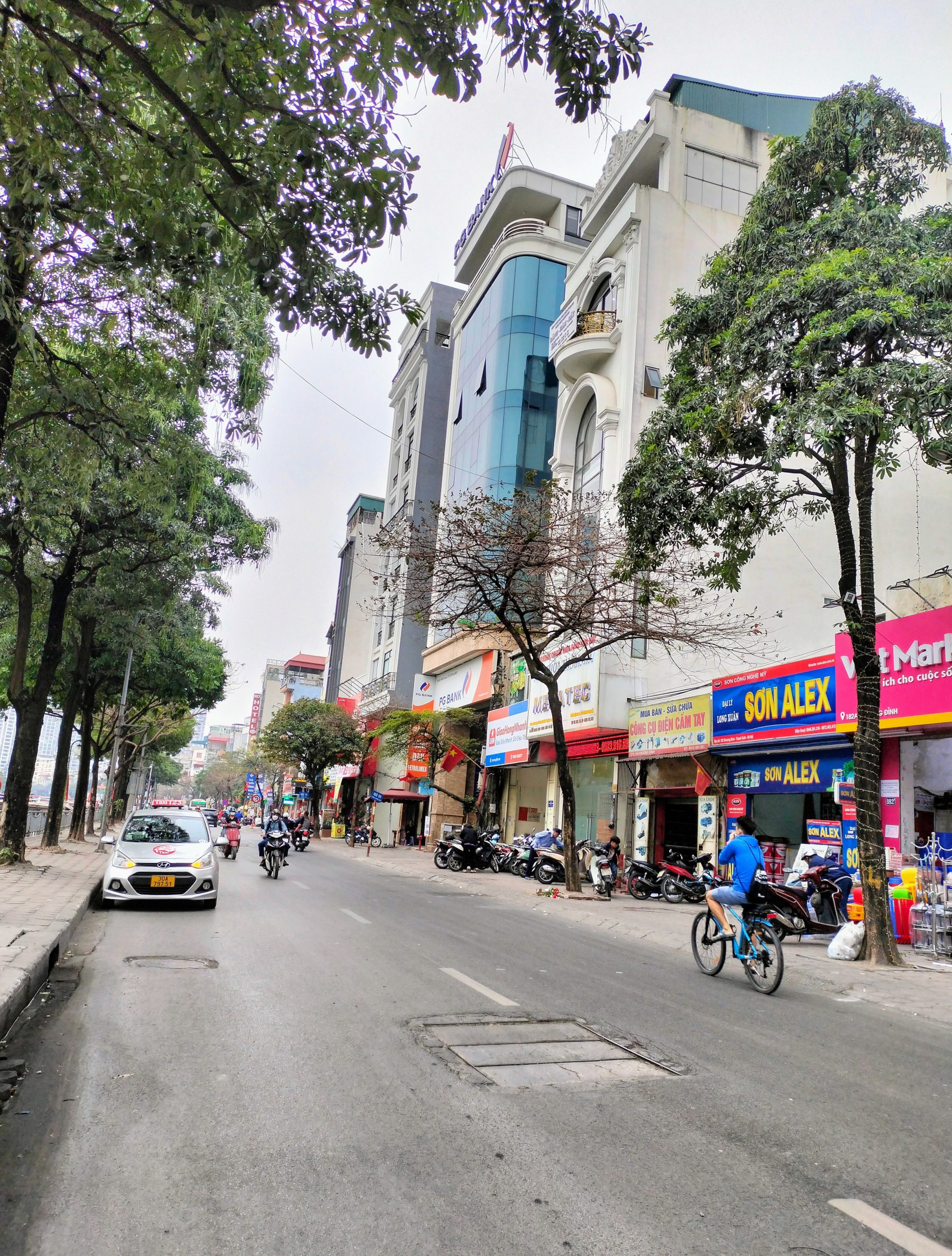 Bán nhà mặt phố Vũ Tông Phan Thanh Xuân. Lô góc rộng 196m2 mặt tiền 9m, xây 10 tầng, 2 thang máy, 1 tầng hầm, có PCCC, hoàn công. Giá 80 tỷ