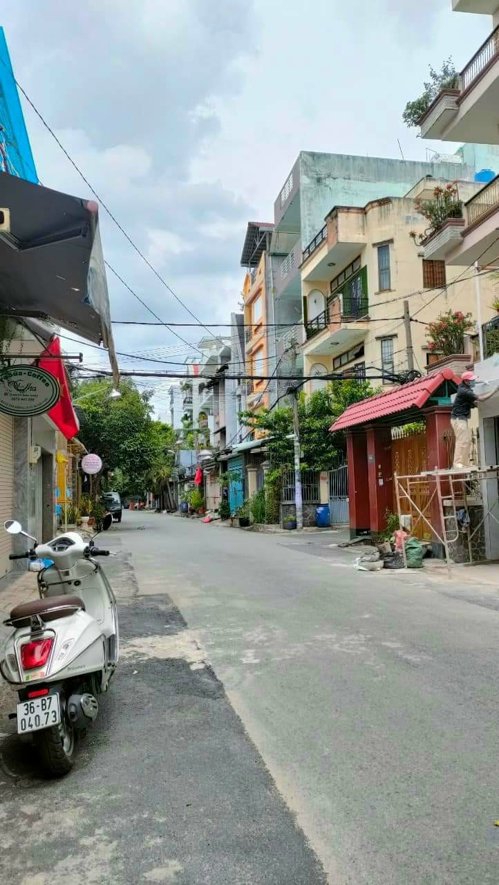 Bán Nhà HẺM XE TẢI 8M Thông Lê Thị Hồng, P.17 _ 4m x 17m, 4 Tấm