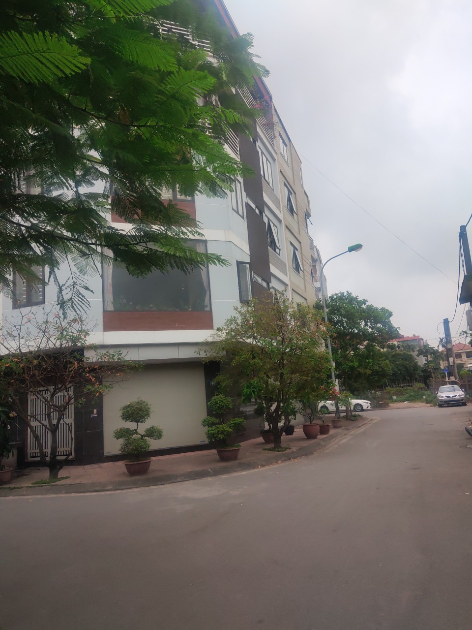 Bán đất đẹp ngõ 191 Thạch Bàn, Long Biên, Oto tránh, gần hồ, 80m2, MT5m, nhỉnh 8 tỷ.